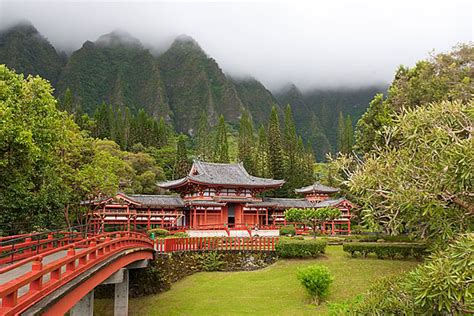 Byodo In Temple A Beautiful Japanese Temple In Oahu Hawaii Only In