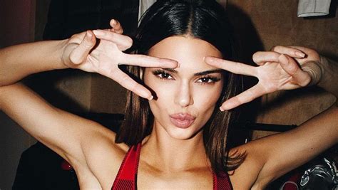 Kendall Jenner Kisses 2020 Goodbye With Massive Thigh Gap The Blast