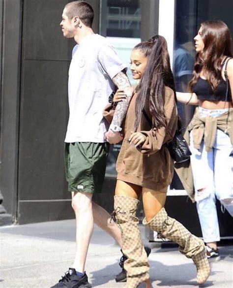 Ariana grande and dalton gomez got married over the weekend. Ariana Grande With Her Boyfriend Pete Davidson - New York ...