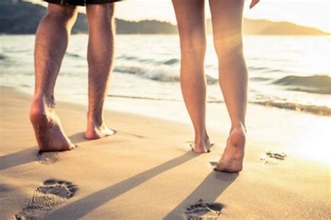 5 Reasons Why The Beach In The Evening Is A Good First Date — Anne