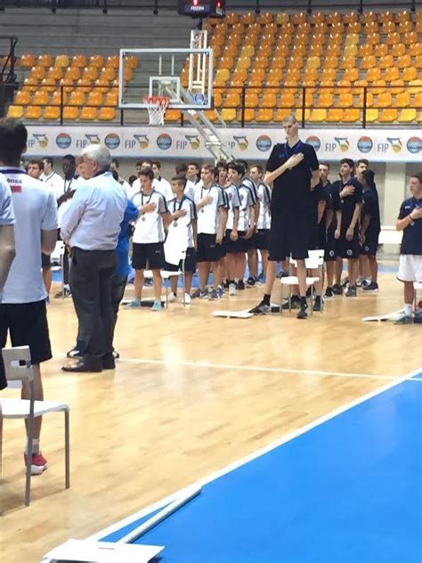 Desio a 14 anni alto 225 centimetri è la nuova star del basket