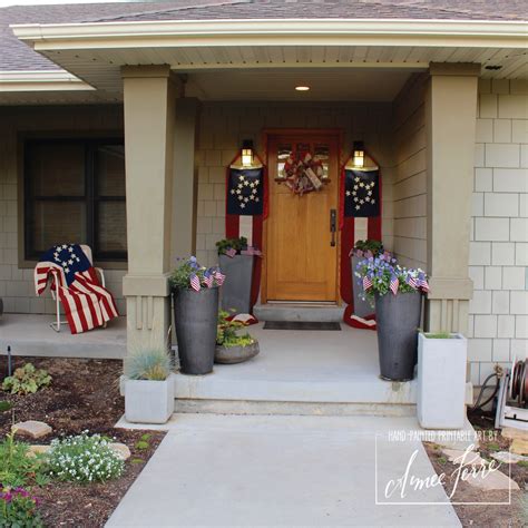 Decorating your home in americana decor is all about using the old stars and stripes everywhere! Americana Patriotic Porch Decor and Flags