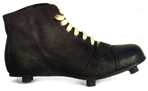 sepatu bola pertama di dunia