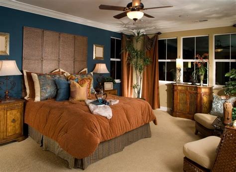 Gästezimmer sind eine besondere art von räumlichkeiten in den eigenen vier wänden. Blauen Akzent Wand im Schlafzimmer. | Wand ideen ...