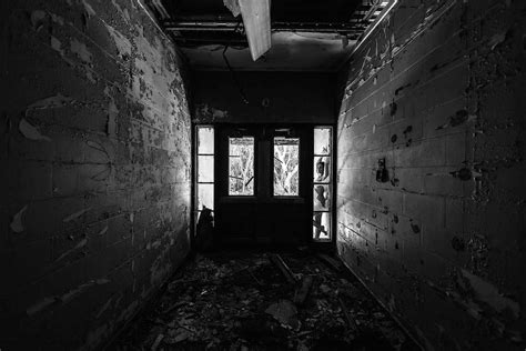 BARE USA Photos Of Nude Women In Abandoned Buildings Across America By