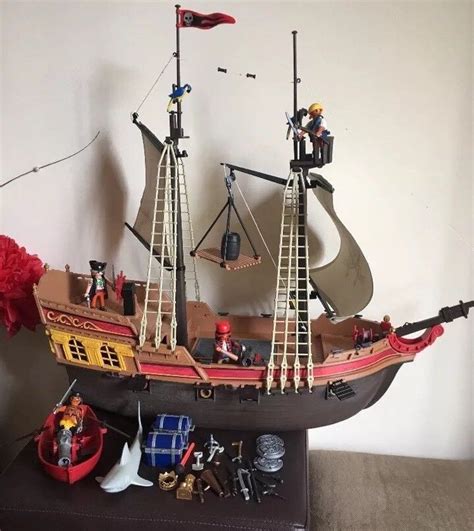 Playmobil Pirate Ship 5135 Plus Lots Of Accessories With Rare Rowing