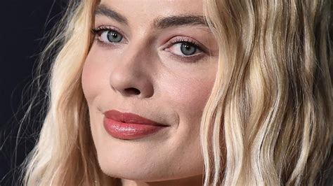 Margot Robbie Has A Bedroom Habit That Her Husband Finds ‘ridiculous