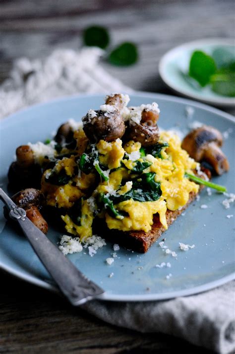 Healthy Scrambled Eggs With Mushrooms