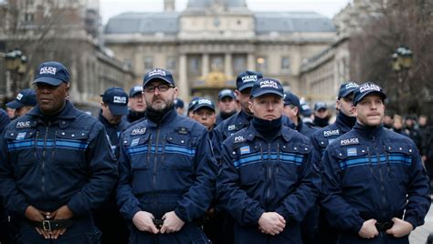 Les Policiers Vauclusiens Rendent Hommage à Leurs Collègues Assassinés à Paris France Bleu