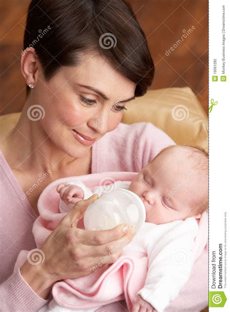 Portrait Of Mother Feeding Newborn Baby At Home Stock Photography 