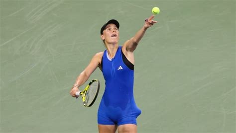Caroline Wozniacki Mother Of Two Makes Winning Grand Slam Return At