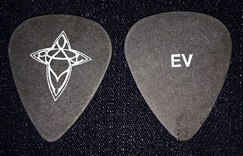 Pearl Jam Guitar Pick From Eddie Vedder 2007 Surfboard Cross From London Wembley Show Stage