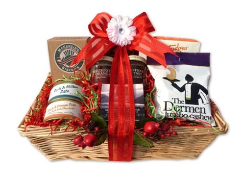 Looking for christmas hamper ideas to make this holiday season? Christmas Hamper Ideas - Lazy Girl