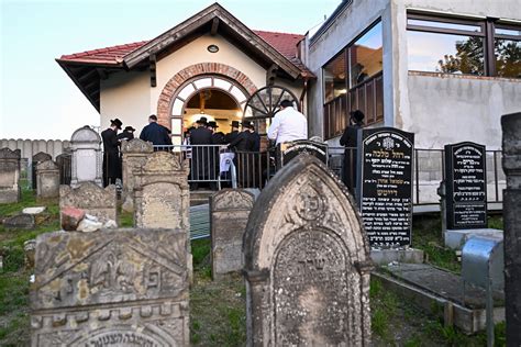 Un village hongrois lieu de pèlerinage prisé des Juifs ultra