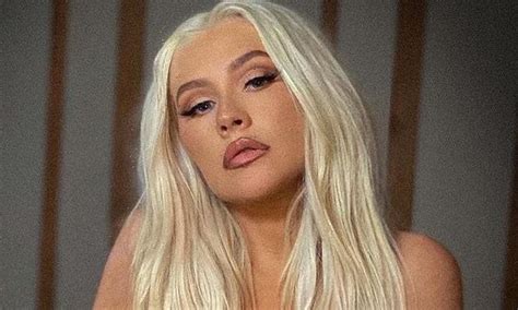 Christina Aguilera 40 Poses Before Her Vanity Topless On Instagram