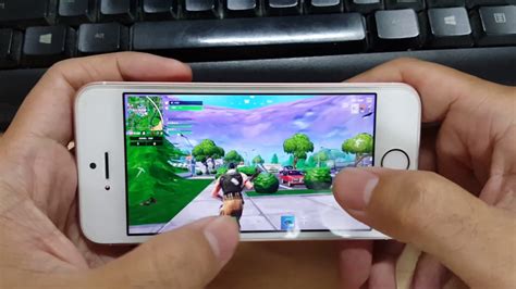 Fortnite is available for both android and iphone mobile phones. Test Game Fortnite Mobile on iPhone SE - YouTube