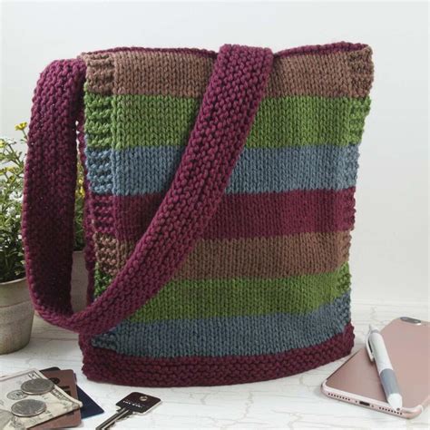How to knit a simple bag. Easy Knit Messenger Bag | AllFreeKnitting.com