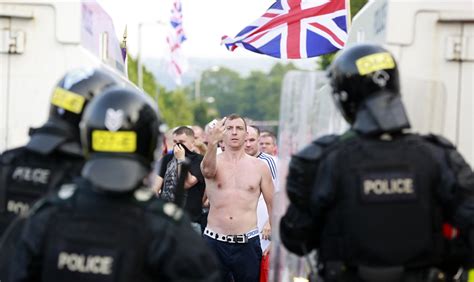 Belfast Riots 2013 32 Injured After Orange Order Clashes With Police