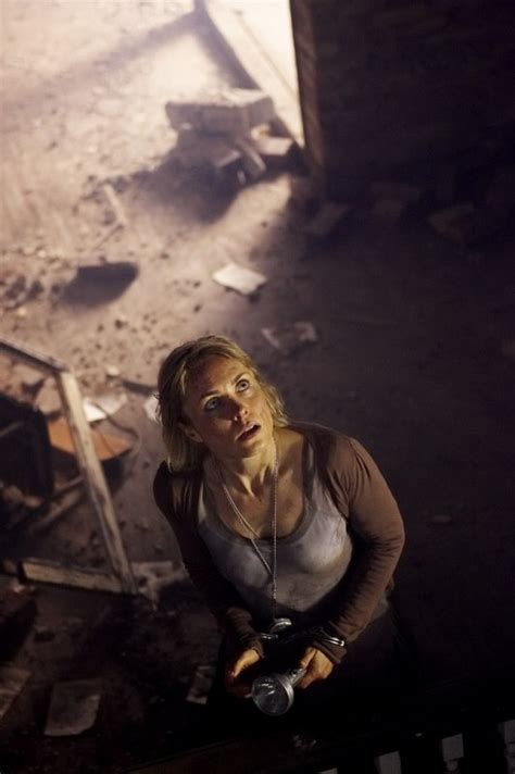 Radha Mitchell In Una Scena Di Silent Hill Per La Regia Di Christophe