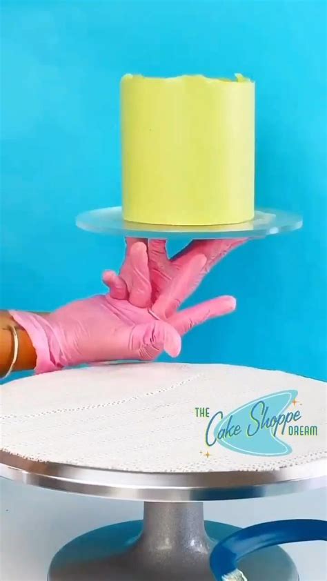 Pin On Cake Decorating Videos