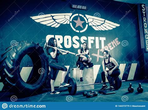 Crossfitters Training Hard Daily Wod Posing Editorial Stock Image
