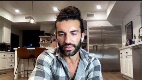 Video Justin Baldoni Talks About His New Book On Masculinity Abc News