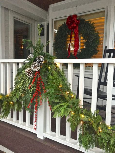 31 Awesome Christmas Decoration Ideas For Your Balcony Roundecor
