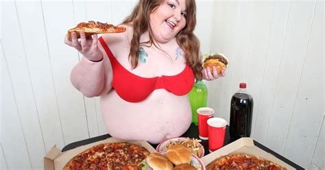 This 400 Pound Obese Model Makes A Living Off Eating Muscle Prodigy
