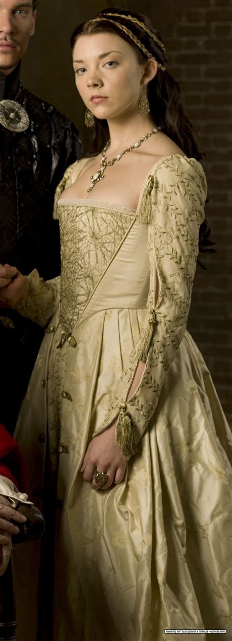 Anne Boleyns Cream Gown The Tudors Tudor Costume Tudor Costumes Tudor Fashion