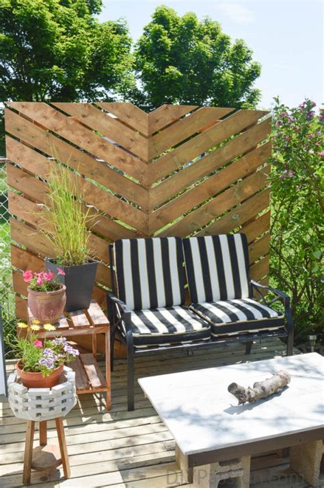 Covered deck and patio transformation time lapse. 17 DIY Privacy Screen Projects For Your Patio Or Backyard ...