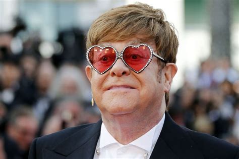 Sir elton john is one of pop music's great survivors. Elton John célèbre ses 29 ans de sobriété avec un touchant ...