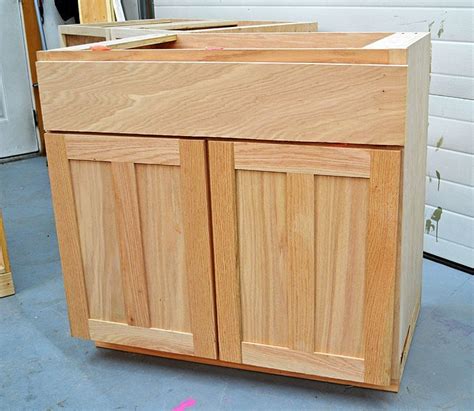 These 100% plywood cabinets are so easy to make and can save you a ton of money vs buying your next kitchen cabinets. PDF How to make kitchen cabinets plans DIY Free Plans ...