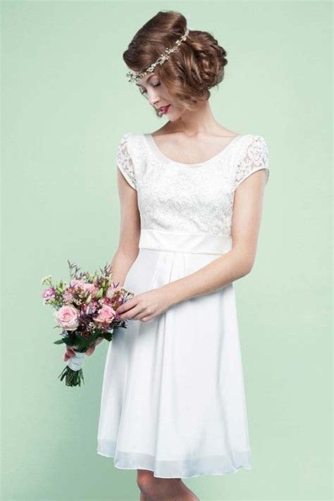 Schlichte brautkleider spitze brautkleider vintage brautkleider kurze brautkleider. Brautkleider mit Charme: Labude Braut Couture-Kollektion ...