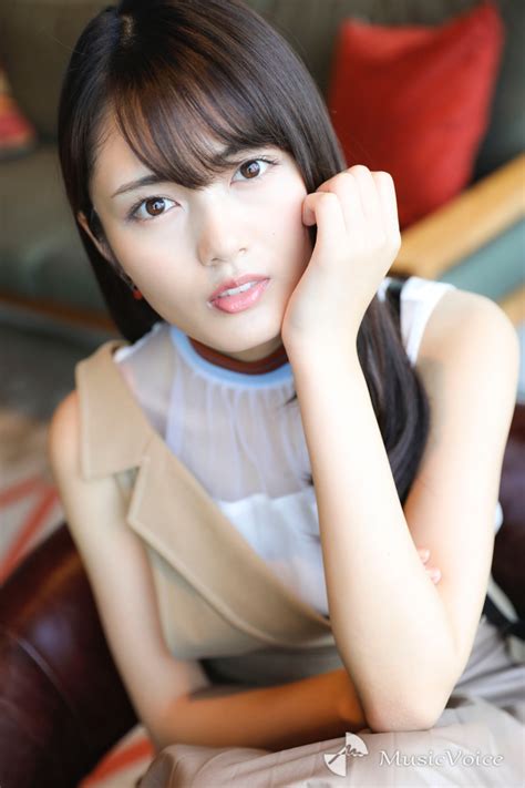 Cdリリースだけでなく、初のワンマンライブ『水谷果穂ワンマンライブ～let's get going～』を8月11日にshibuya duo music exchangeで行なうことも決定している。 【写真】写真・水谷果穂「深呼吸」インタビュー（7）