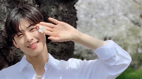 Last scene | the proof that eun woo is getting close with soo hyang in my id is gangnam beauty drama. #chaeunwoo Just 51 Photos of ASTRO Cha Eunwoo That You ...