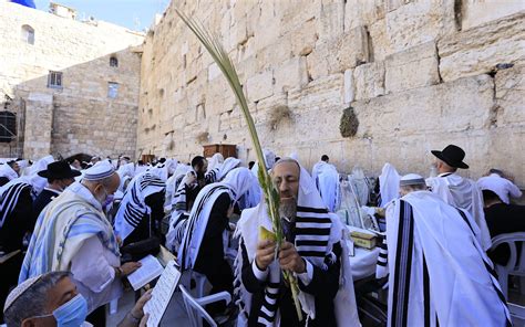 Thousands Gather At Western Wall For Traditional Sukkot Priestly