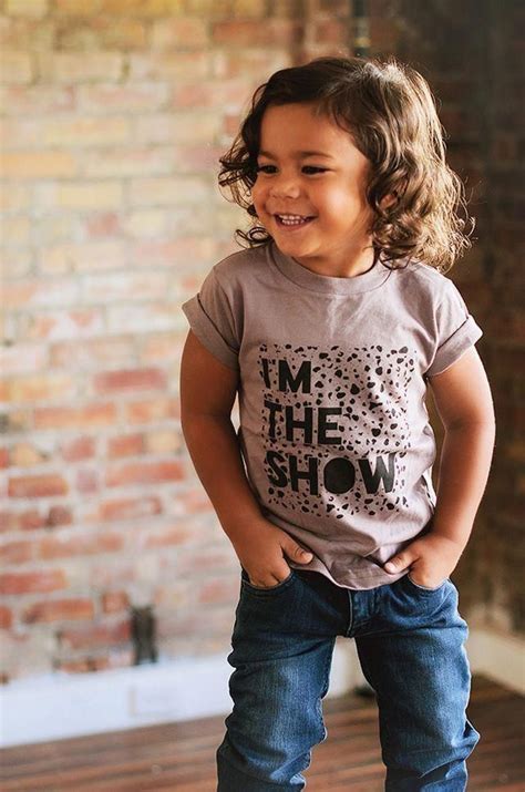 This toddler hairstyle works best with fine or wavy hair that has some form of texture. 45 Toddler Boy Haircuts für süß und liebenswert aussehen # ...