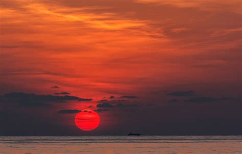 free download wallpaper sea sunset ship sea sunset ship red sun the sun [1332x850] for your