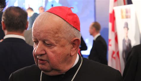 Kościół szczególnym darem chrystusa dla podzielonego świata. Cardinal Dziwisz recalls John Paul II: He was never ...