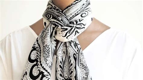 The Weave Knot Tie How To Wear Scarves Silk Scarf Tying How To Wear
