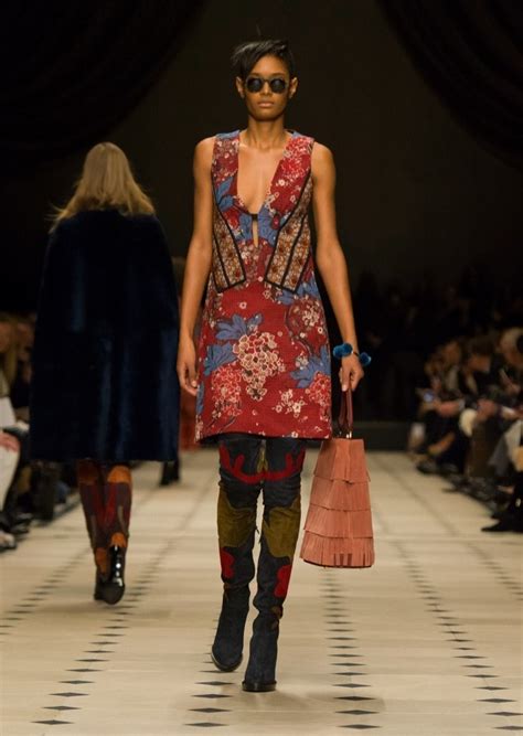 Burberry Embraces The 1970s And Fringe For Fall 2015