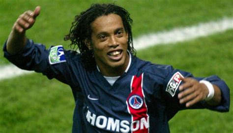 A 37 Ans Ronaldinho Fait Encore Le Show En Marquant Un Superbe But