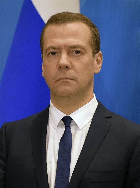 На чем ездит Политик и бывший Президент РФ Дмитрий Медведев