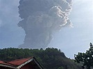 Volcano erupts on Caribbean's St. Vincent as thousands flee danger zone ...