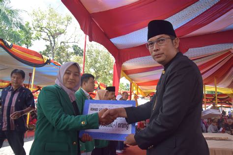 Sebelum sahur adalah waktu yang pas untuk berhubungan badan selama bulan puasa. Bantuan Pemko Sawahlunto untuk 107 Pelajar SMA/SMK/MA ...