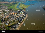 Luftaufnahme, Blick auf den Rhein bei Rees mit Pfarrkirche St ...