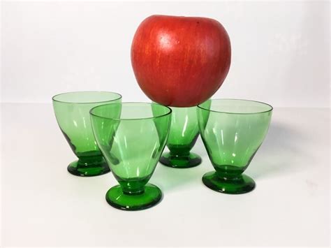 4 Vintage Emerald Green Glass Juice Glasses Set Of Four Retro Glasses W Pedestal Base