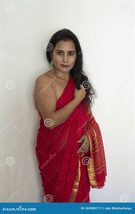 Indian Cutie In Saree Seducing Telegraph