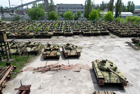 A Massive Tank Overhaul Depot In Ukraine 24 Pics I Like To Waste My