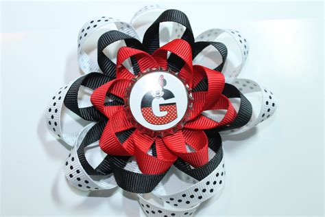 Only, in this case, you'll be holding a pen and writing it down. Minnie mouse flower loop hairbow | Ribbon sculptures, Hair ...